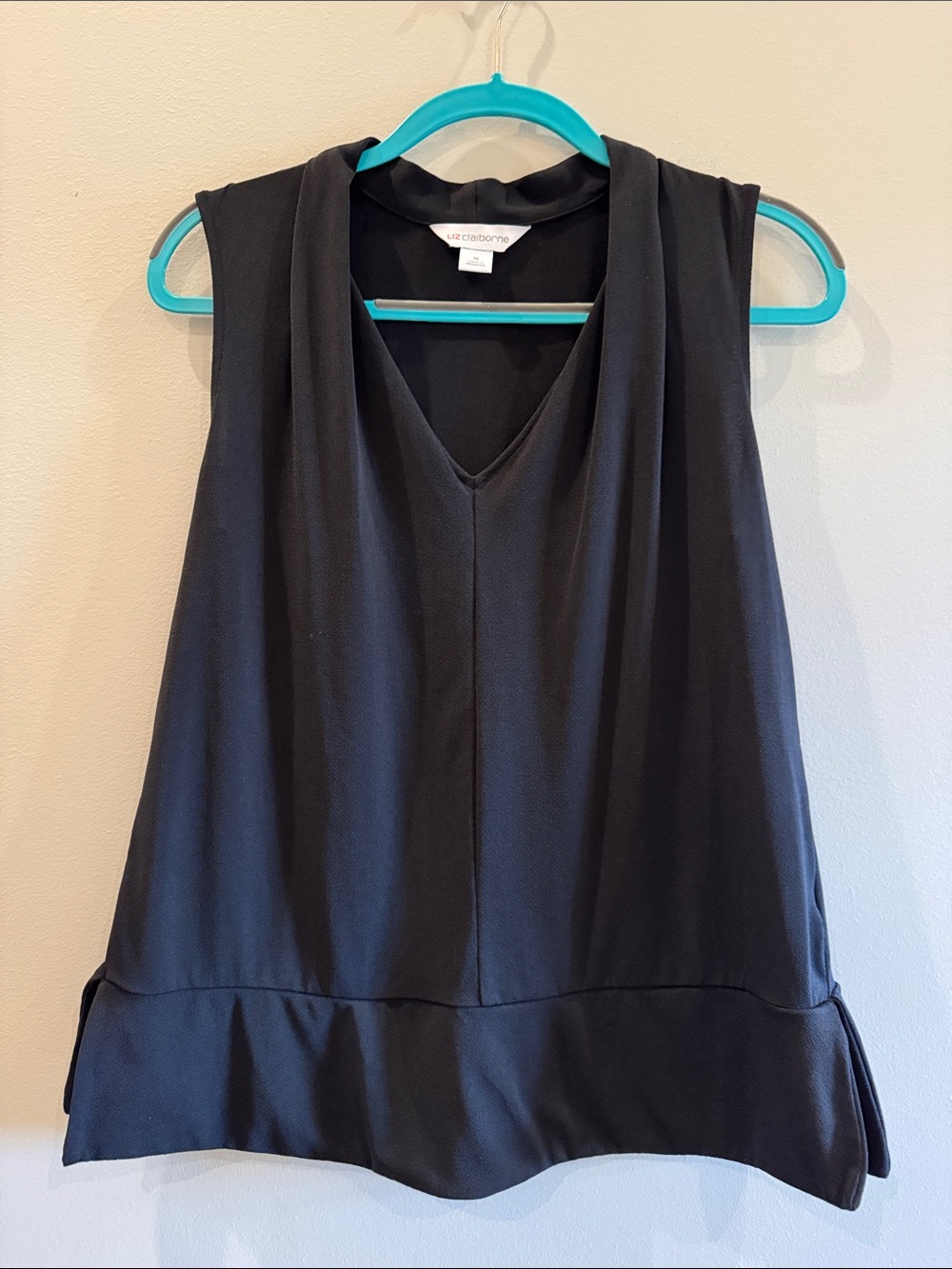 Liz Claiborne Black V-Neck Sleeveless Tank Top